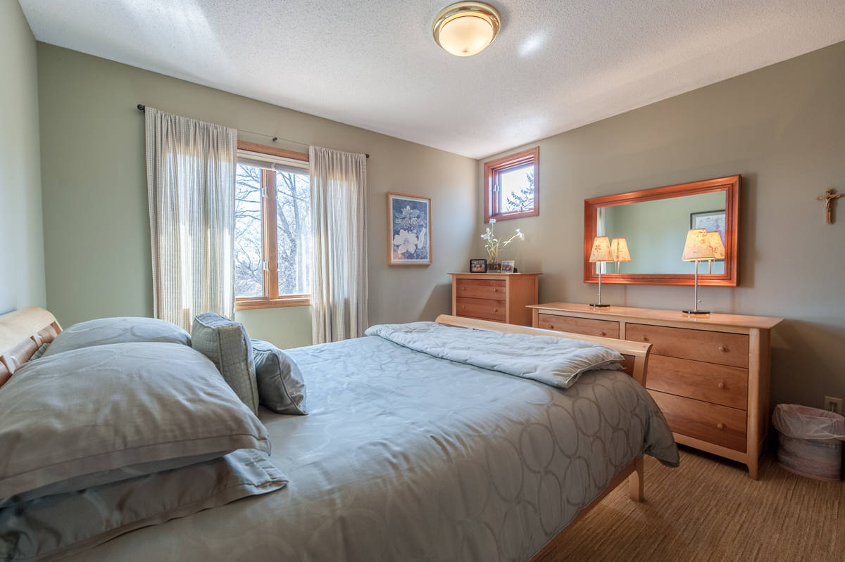 Beautiful Prior Lake Home on 17 acres! Bring your horses! Prior Lake