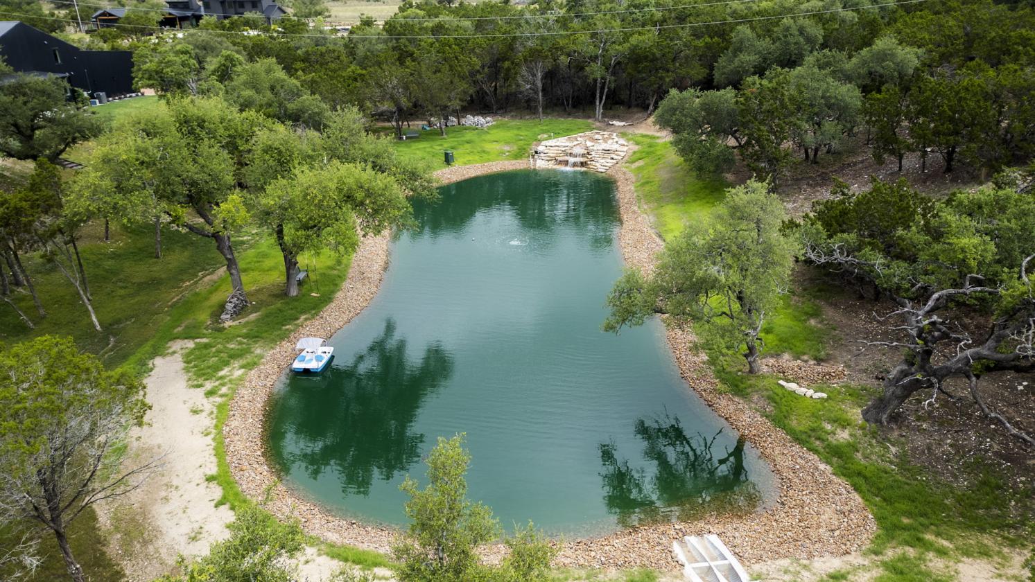 Luxe Estate w/State of the Art Horse Barn, Pond - photo 18
