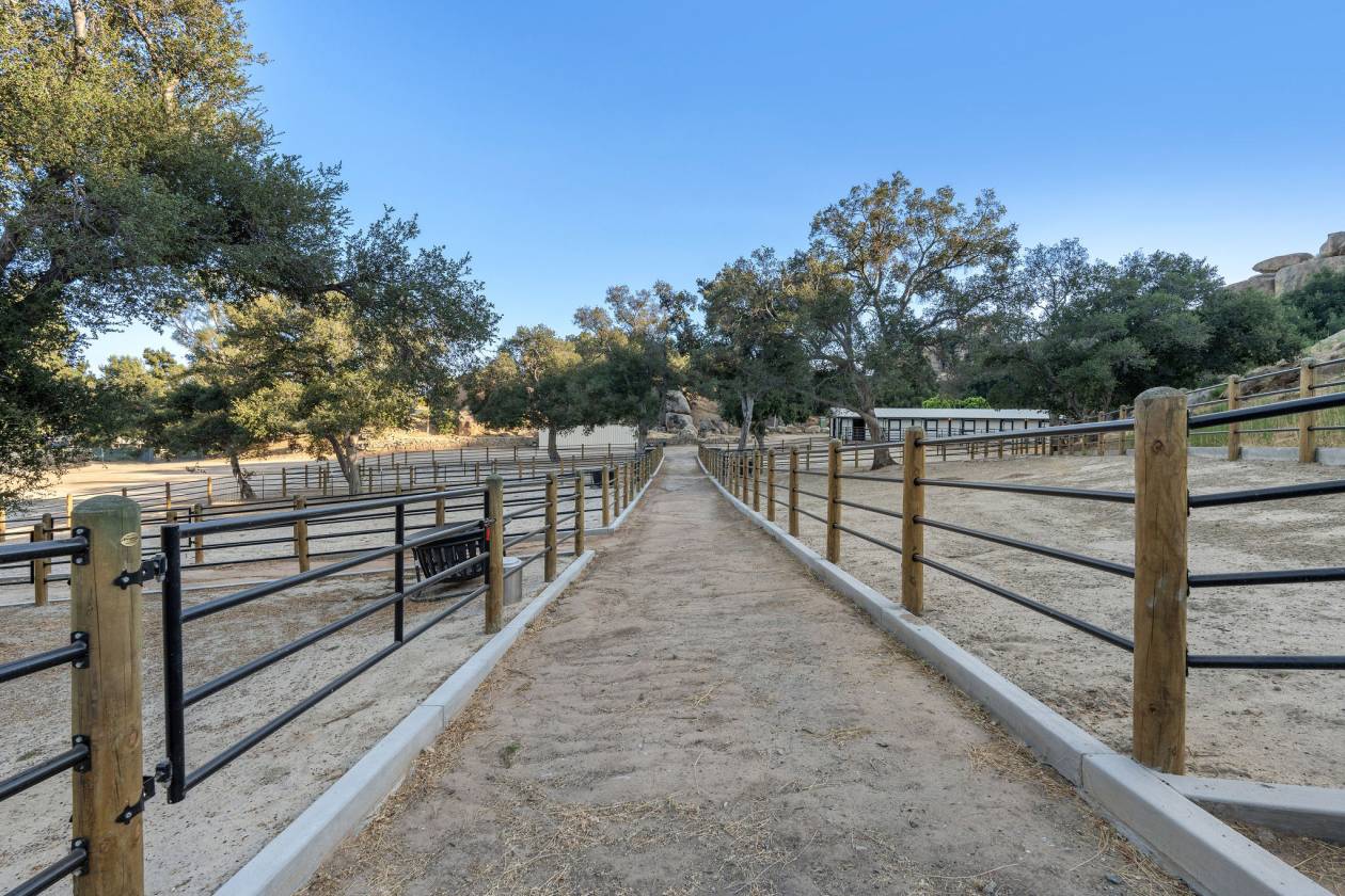 Serene 8-Acre Equestrian Retreat - photo 14