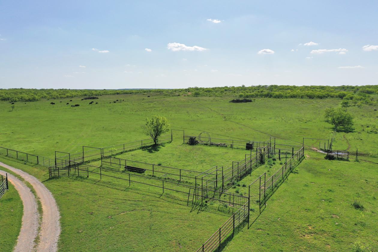 SPECTACULAR ±331 ACRE RANCH WITH MULTIPLE HOMES + - photo 17