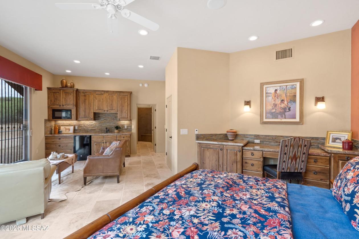 Private Ranch Estate with Stables - photo 14