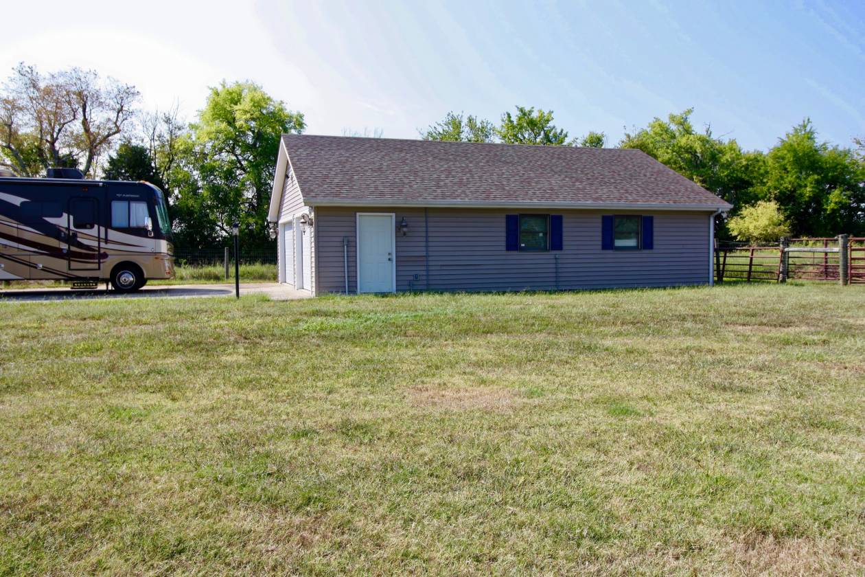 Luxury MiniFarm with 9.7 Acres and 5Stall Horse Barn Danville, Boyle County, Kentucky