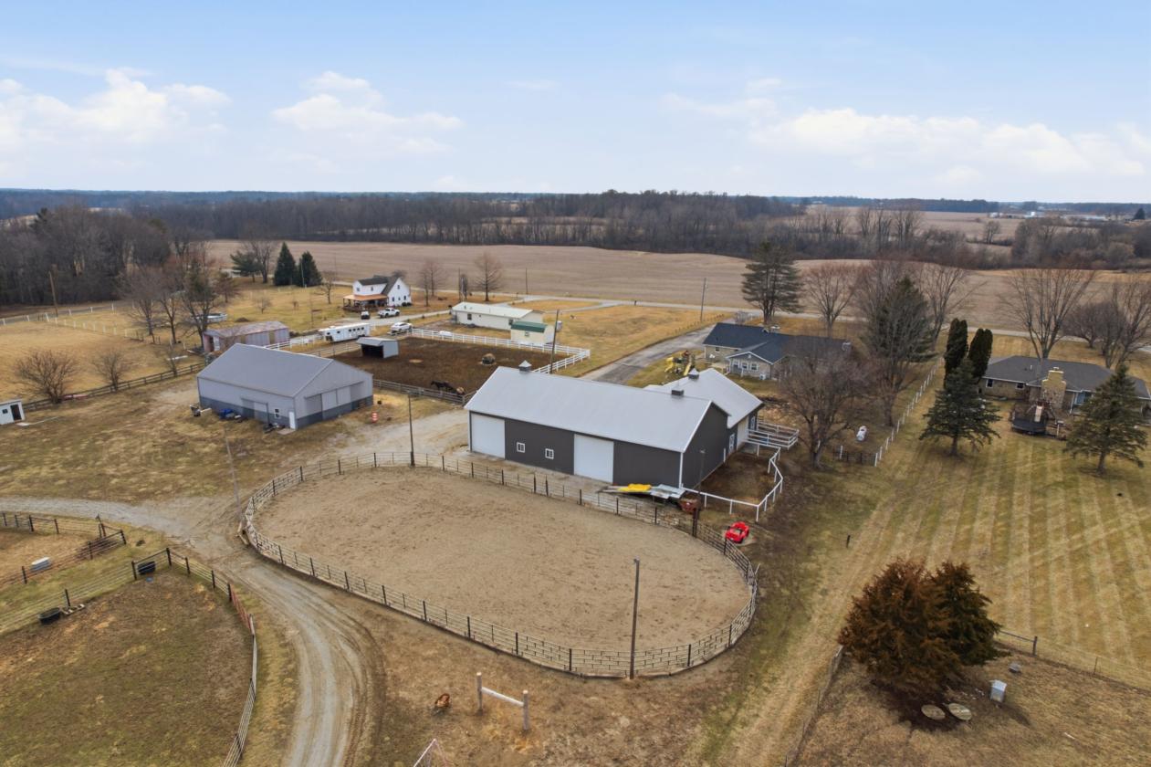 Private horse property with a modern touch! - photo 11