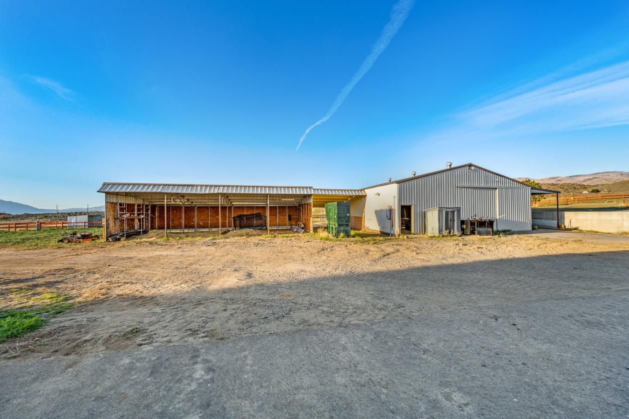 Turnkey equestrian estate w/3 homes and 360 views - photo 15