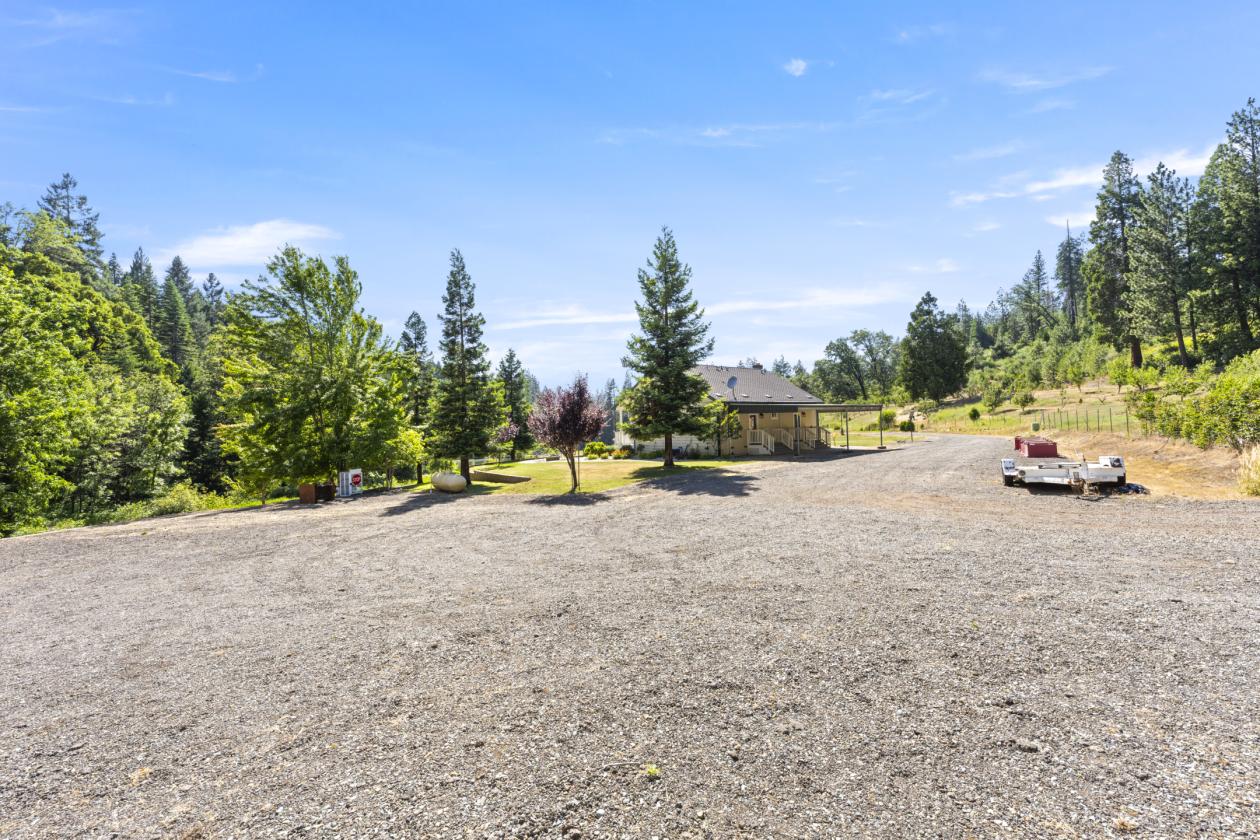 Beautiful Apple Hill Property - photo 18