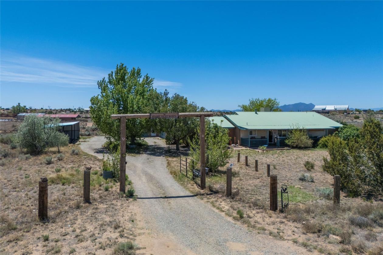 Starry Night Ranch - House/Guest House/Barn - photo 2