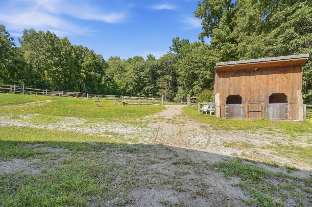 Equestrian Estate with indoor and outdoor arenas - photo 22