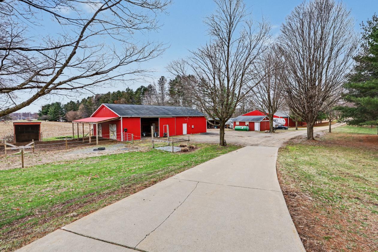 HUGE PRICE DROP - Indoor Arena + Secluded Home - photo 14