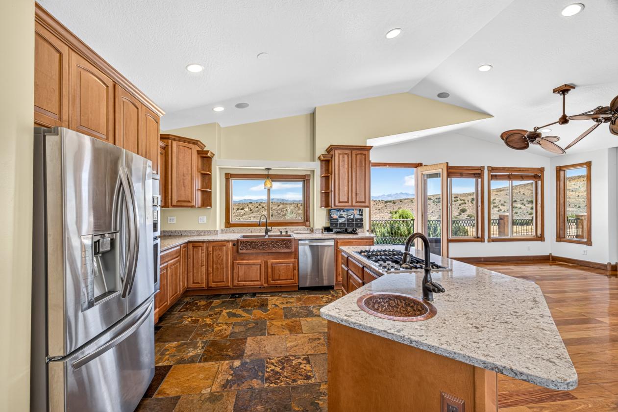 Masterfully crafted equestrian estate for sale. - photo 4