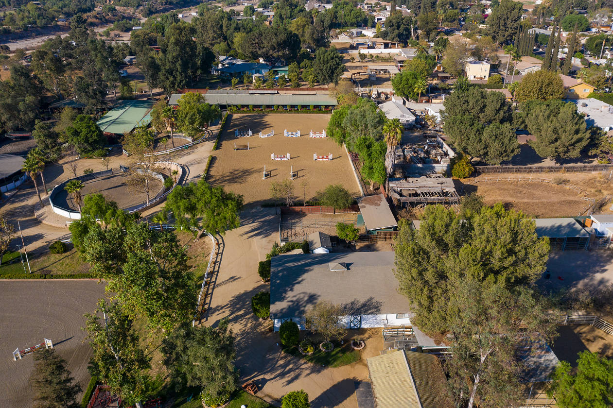 LOS ANGELES Own a 5Acre, 60Stall Horse Farm in... Los Angeles, Los Angeles County