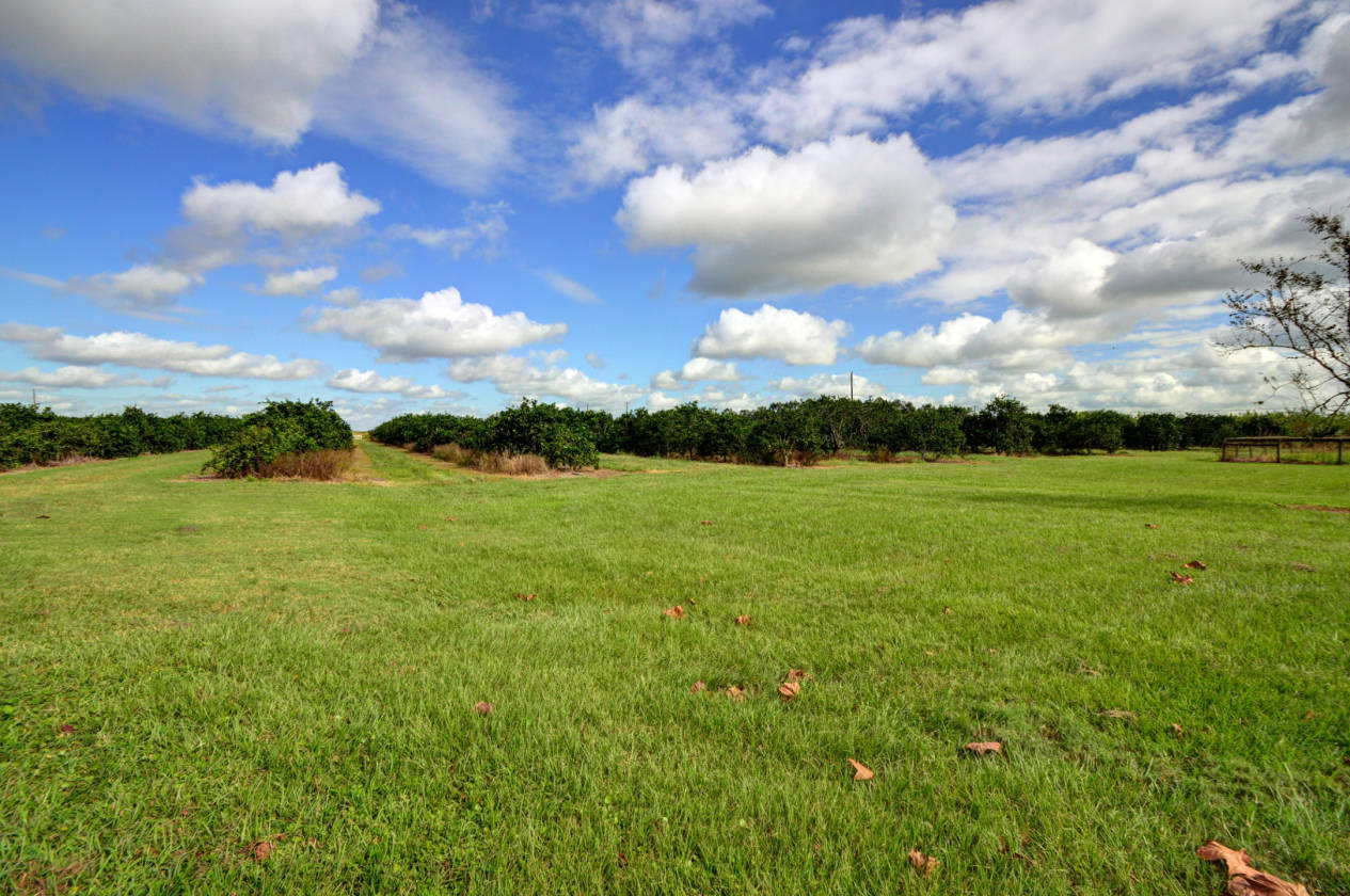 Enjoy the Country Life on a 20 Acre Farm Home! Vero Beach, Indian