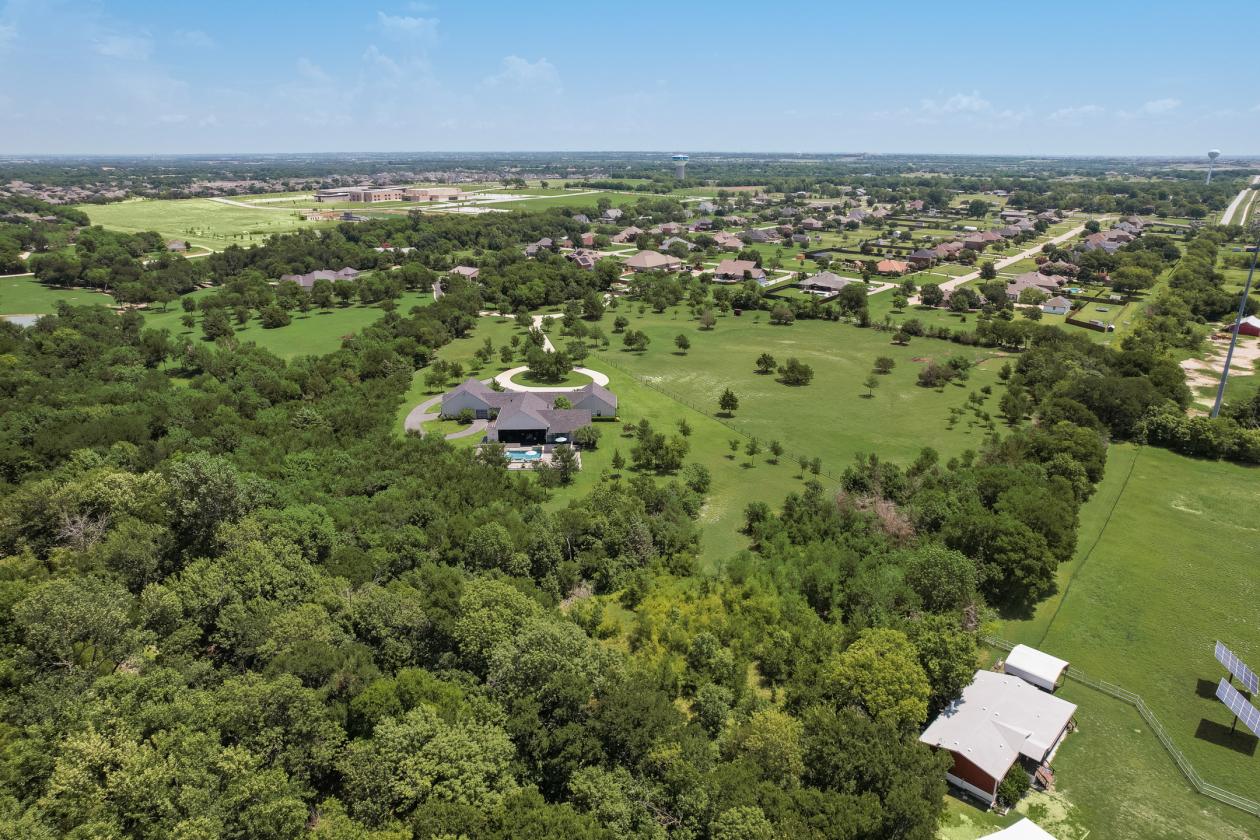 PRIVATE GATED MODERN ARCHITECTURAL ESTATE - photo 28