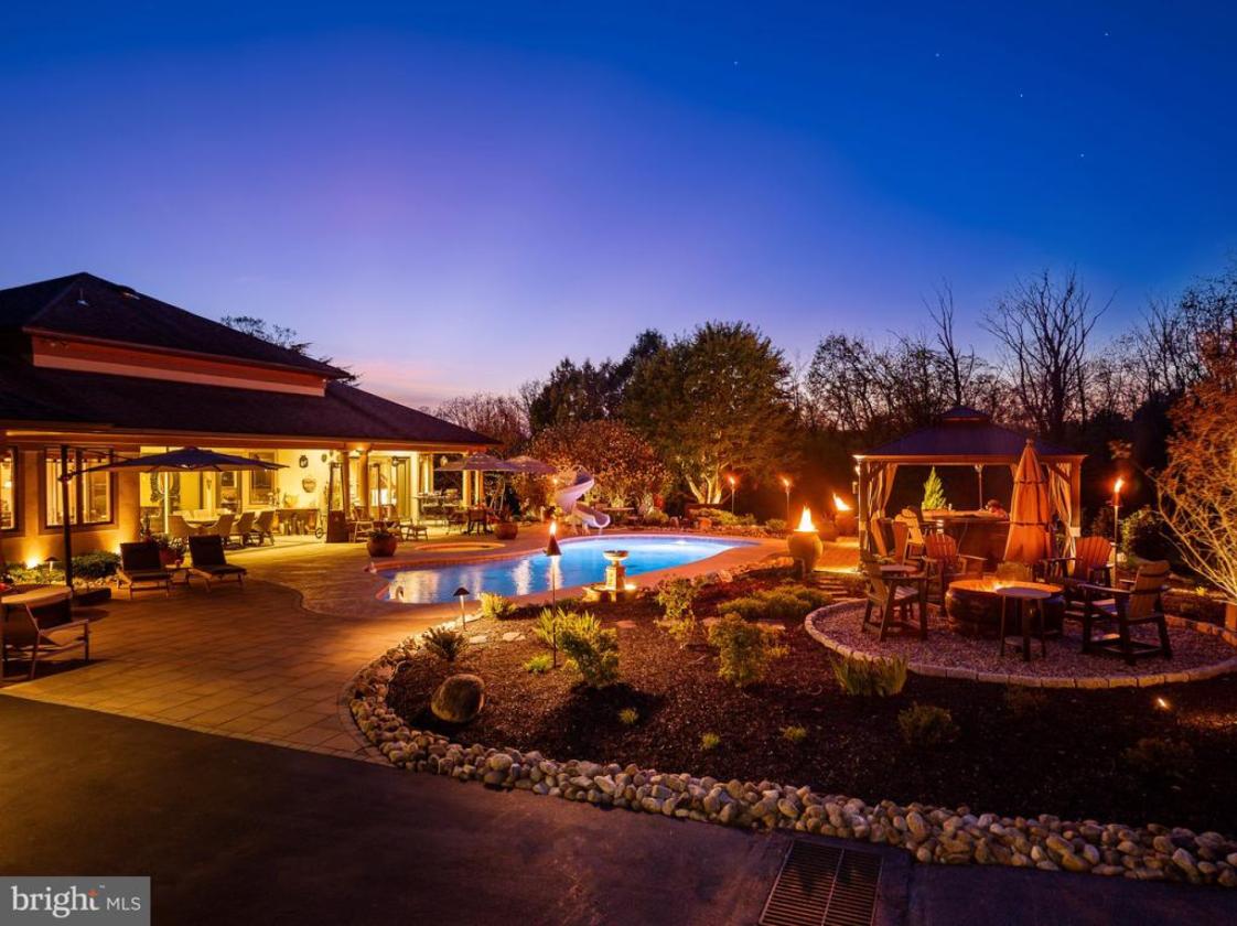 Luxury Equestrian Estate with 4-Stall Barn & Arena - photo 30