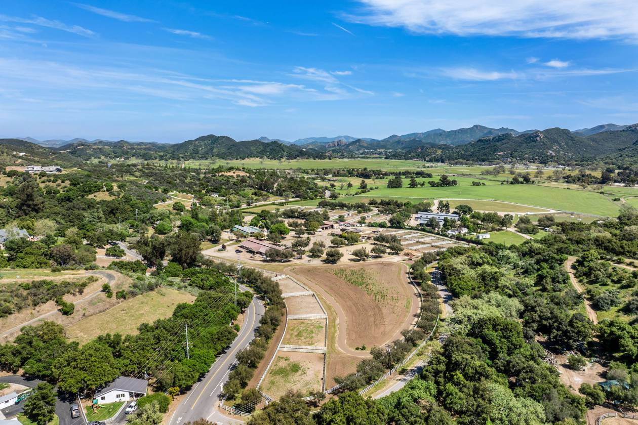 Home & Equestrian Facility-20 Acres-Hidden Valley - photo 4