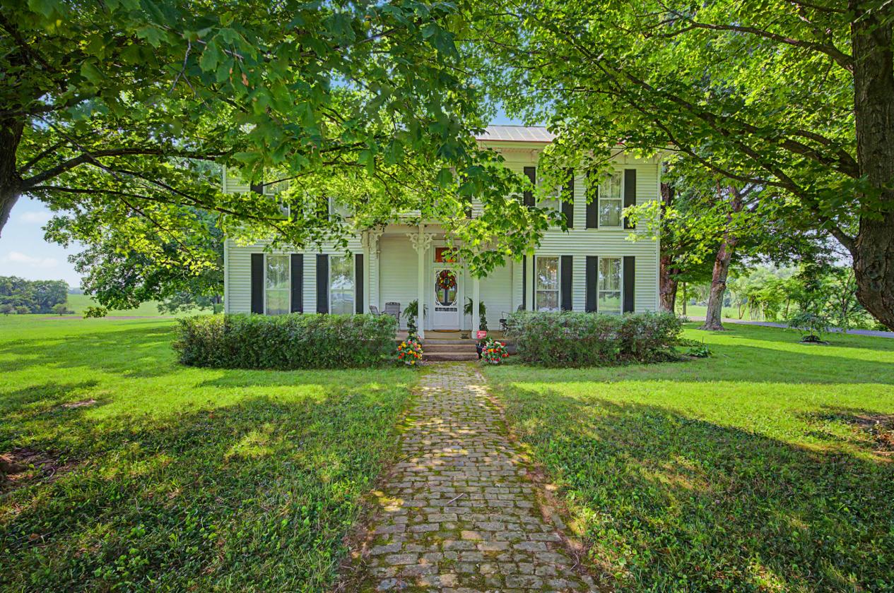 GORGEOUS PROPERTY WITH 12.72 ACRES - photo 2