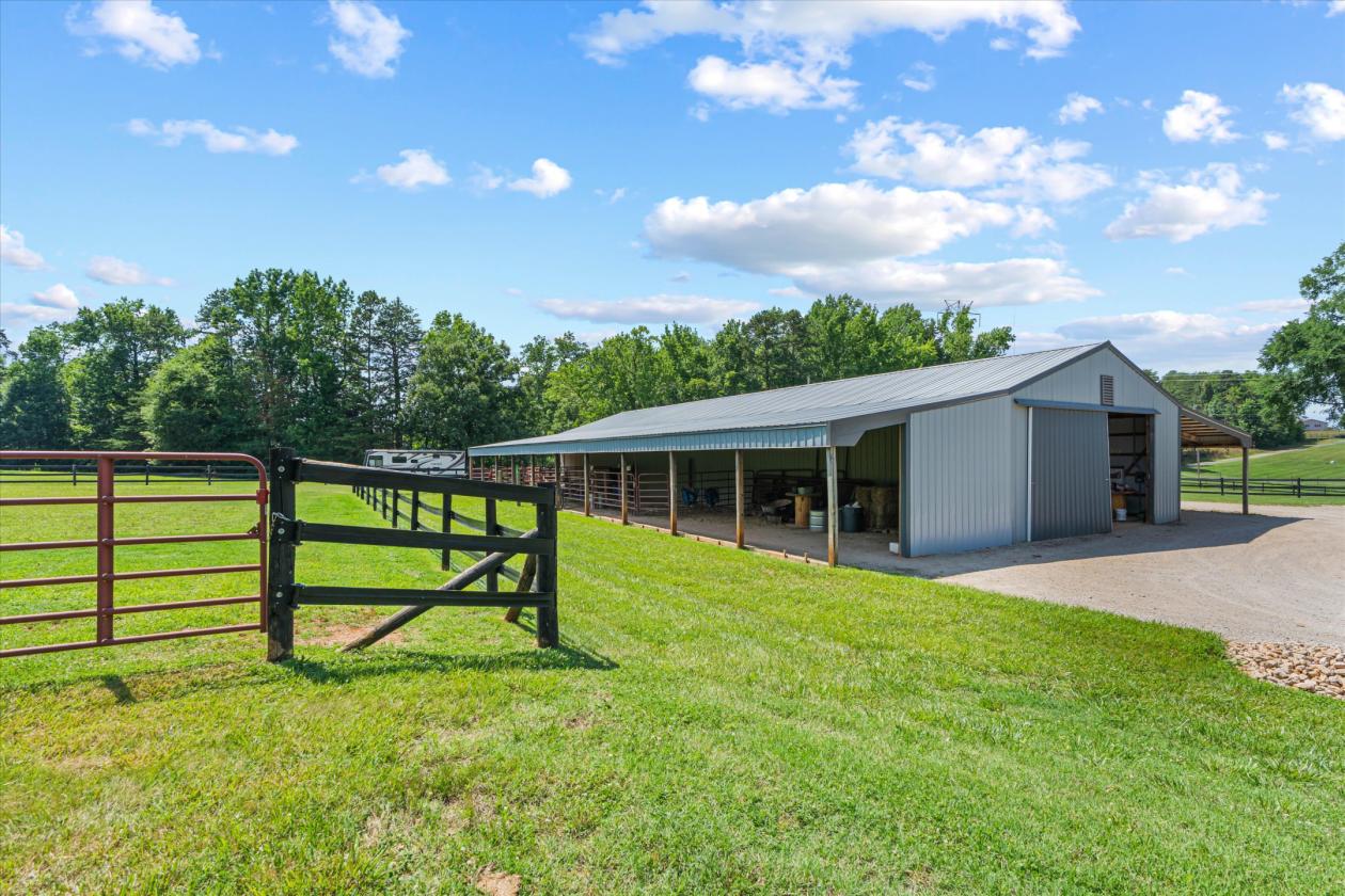 Equestrian Retreat with Pastures and Sunset Views - photo 4