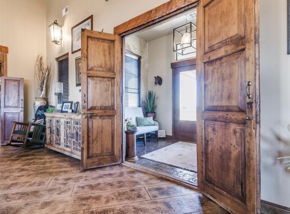 Rustic Elegance Meets Ultimate Equestrian Retreat - photo 16