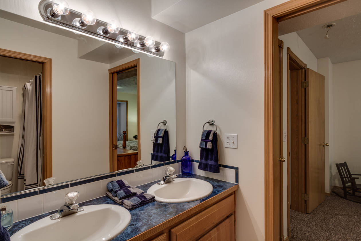 Secluded and Private Country Estate! Spokane, Spokane County, Washington Horse Properties