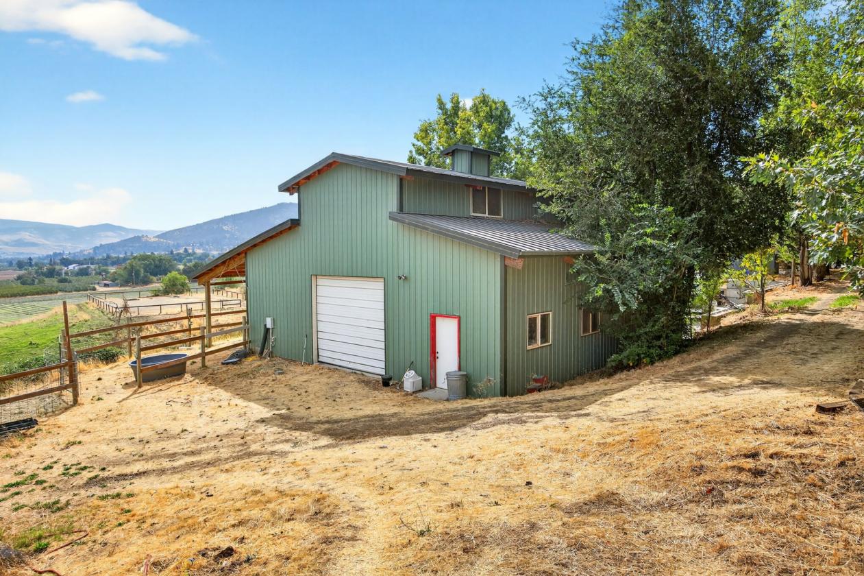 Horse property with two homes and expansive views! - photo 30