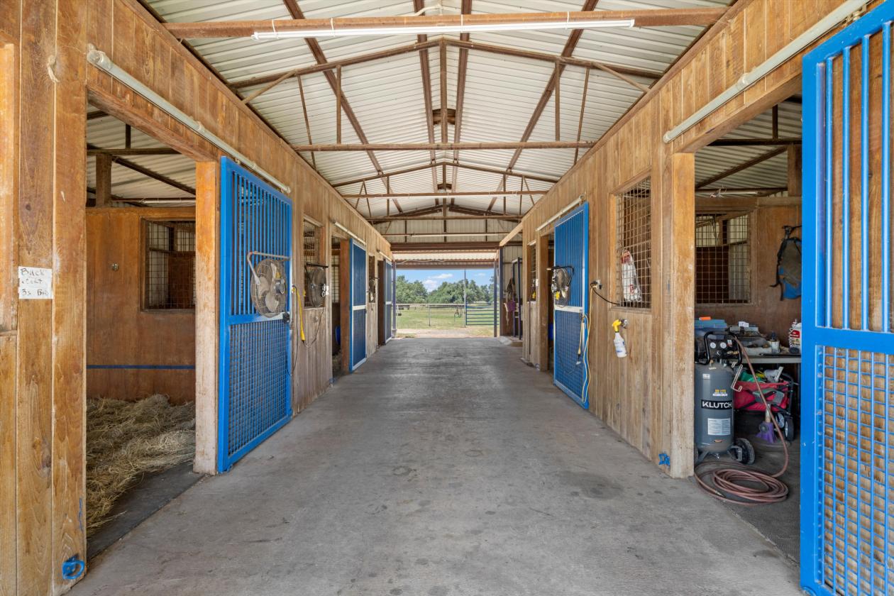 Beautiful 101 Acre Equestrian Facility & Residence - photo 4