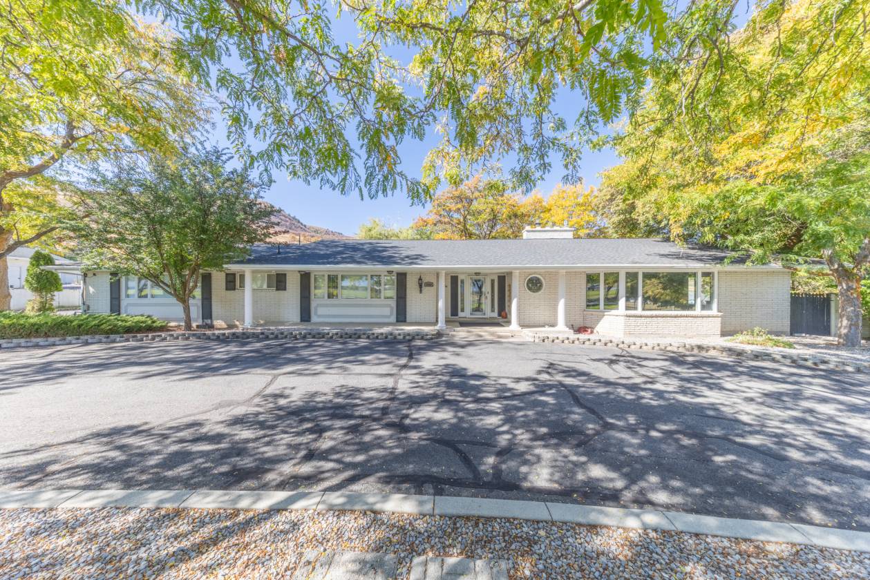 Horse Property for sale.