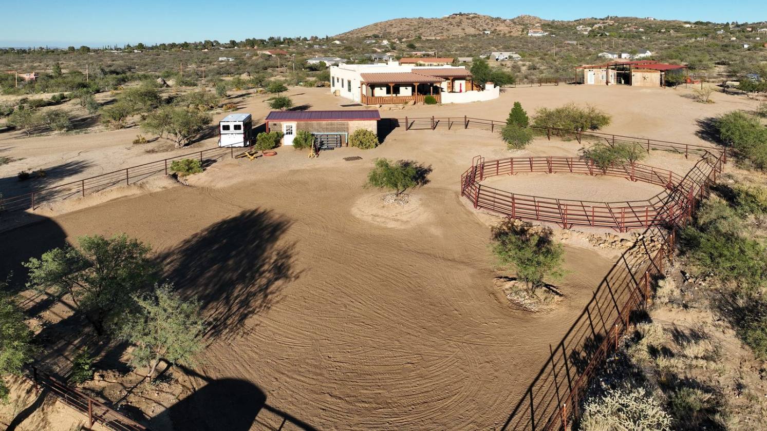 EXQUISITE EQUESTRIAN ESTATE - photo 3