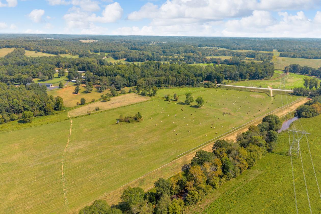 Luxury 79-Acre Horse Farm with 24-Stall Barn - photo 5