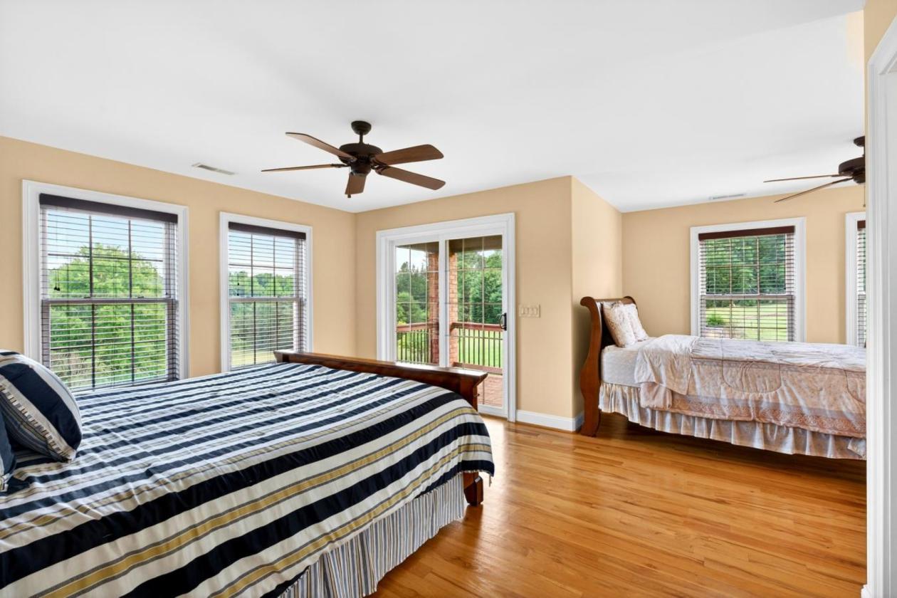 Lake Front Manor! - photo 25