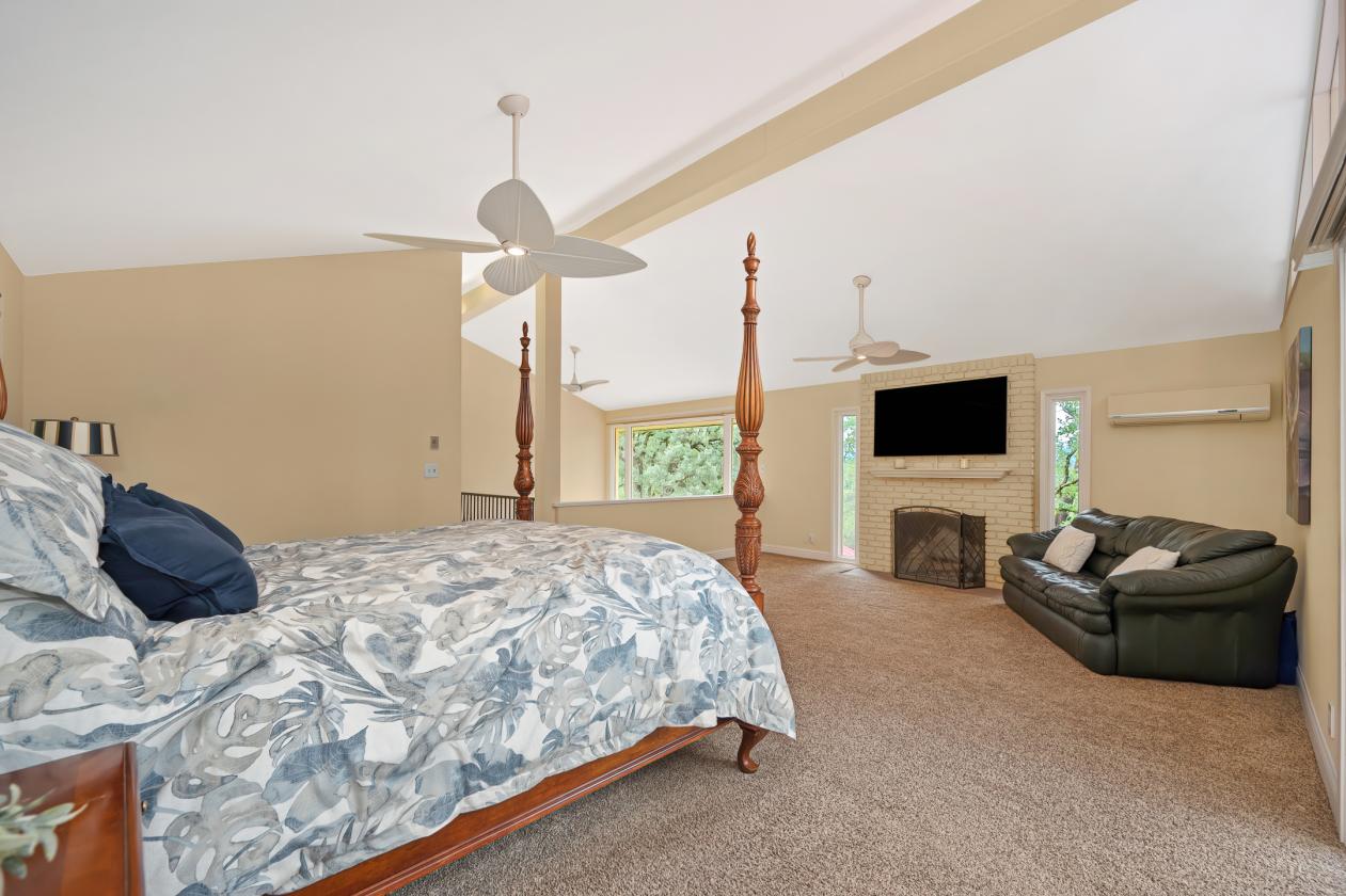 NEW PRICE! 3 bed, 2 bath, covered arena, 22 stalls - photo 10