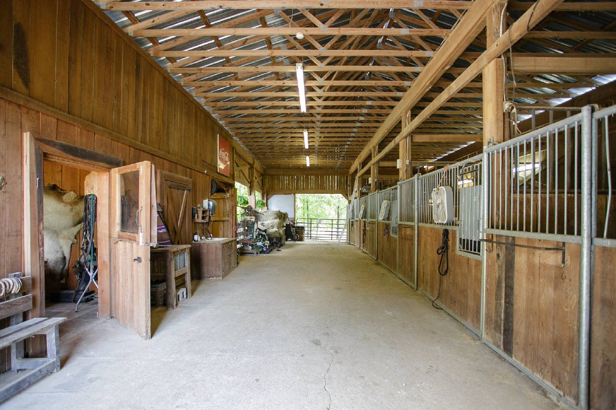 1850's Farmhouse & Equestrian Estate Chickamauga, Catoosa County