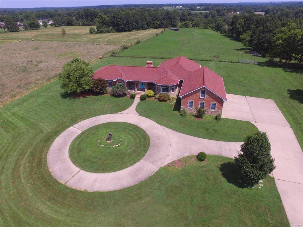 Equestrian Estate at the edge of Farmington, Missouri