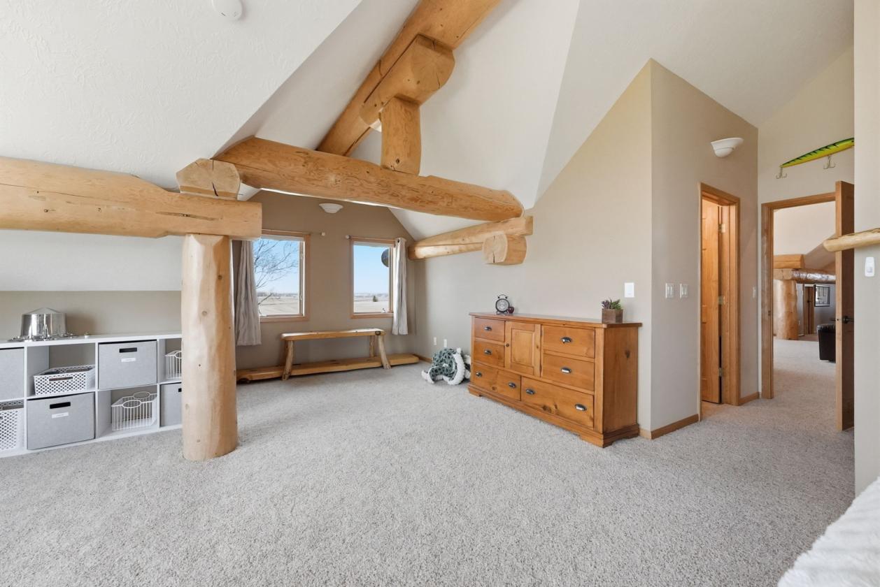 Luxury Log Home, Equestrian Lifestyle, 18 Acres - photo 22