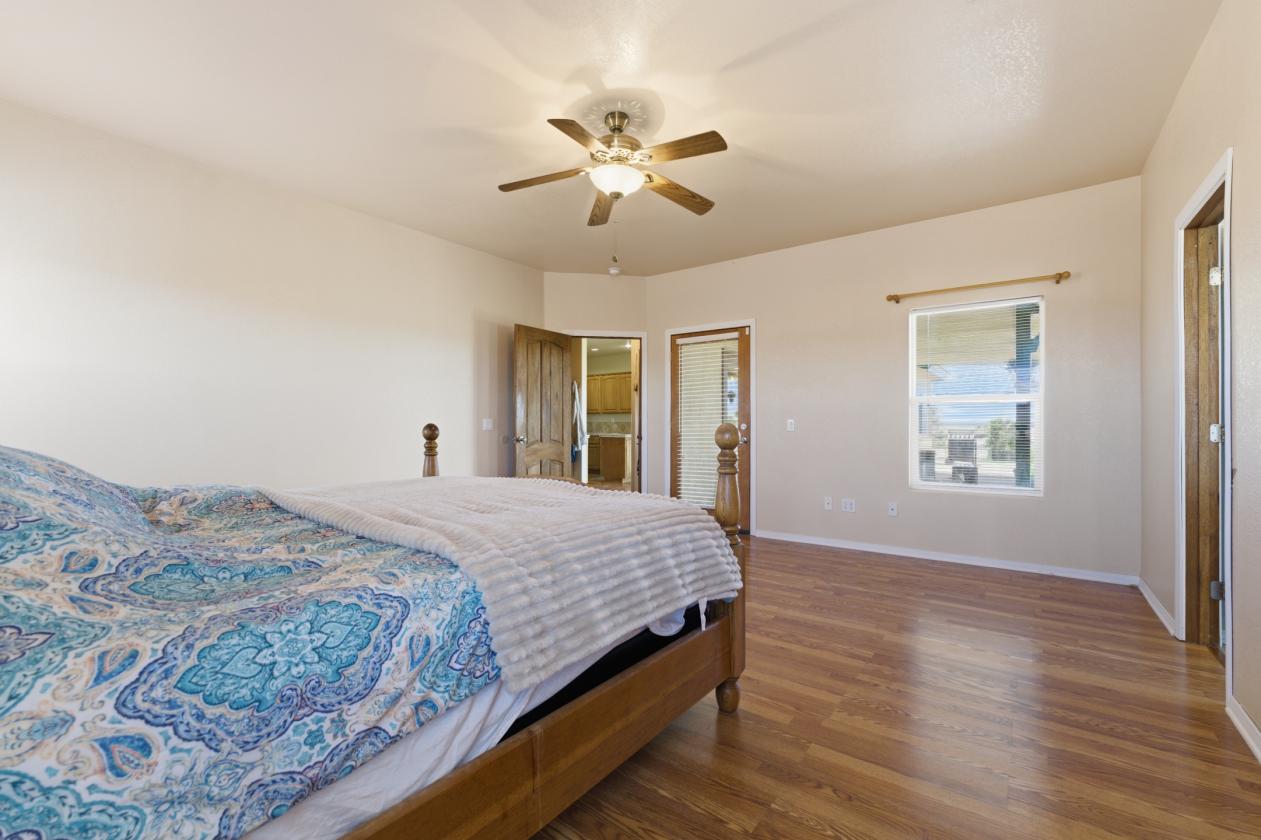 Turn key Ranch in west Lancaster - photo 11