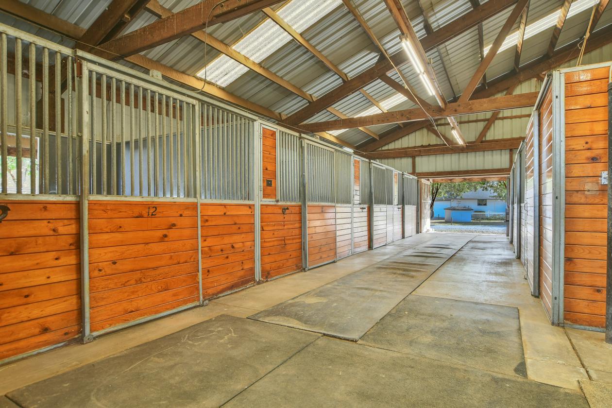 Brentwood 10 Acres with Custom Home, Covered Arena - photo 26