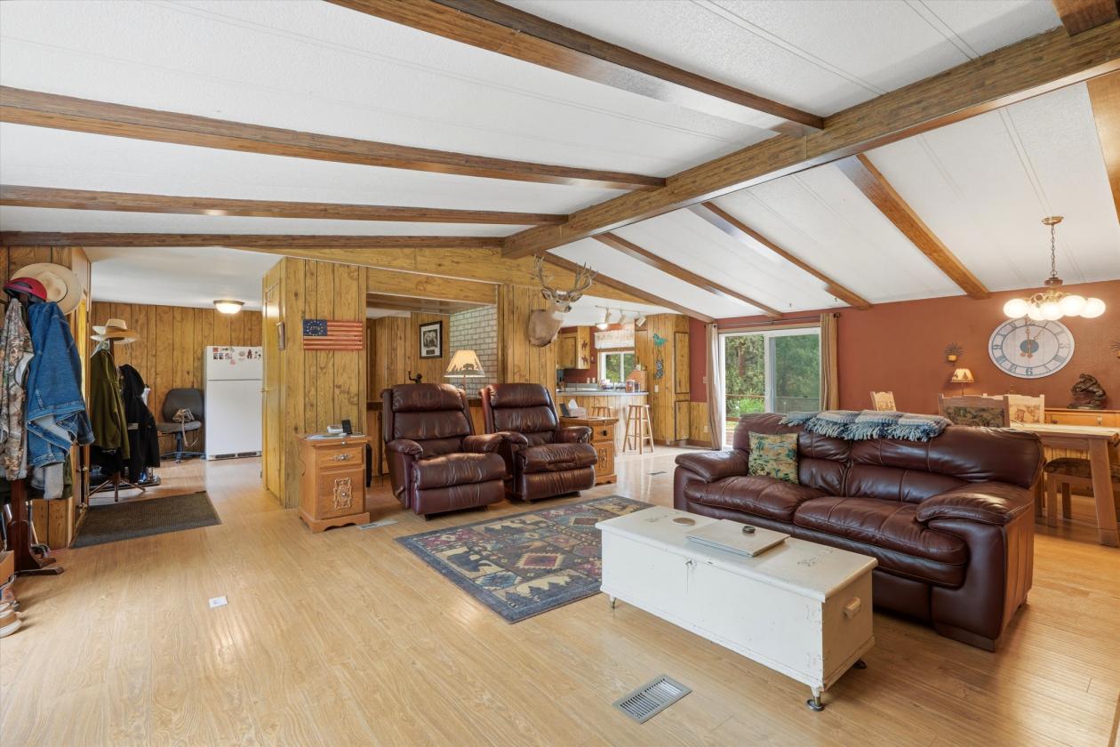9.11 Acres with 8 Stall barn & Indoor Arena! - photo 4