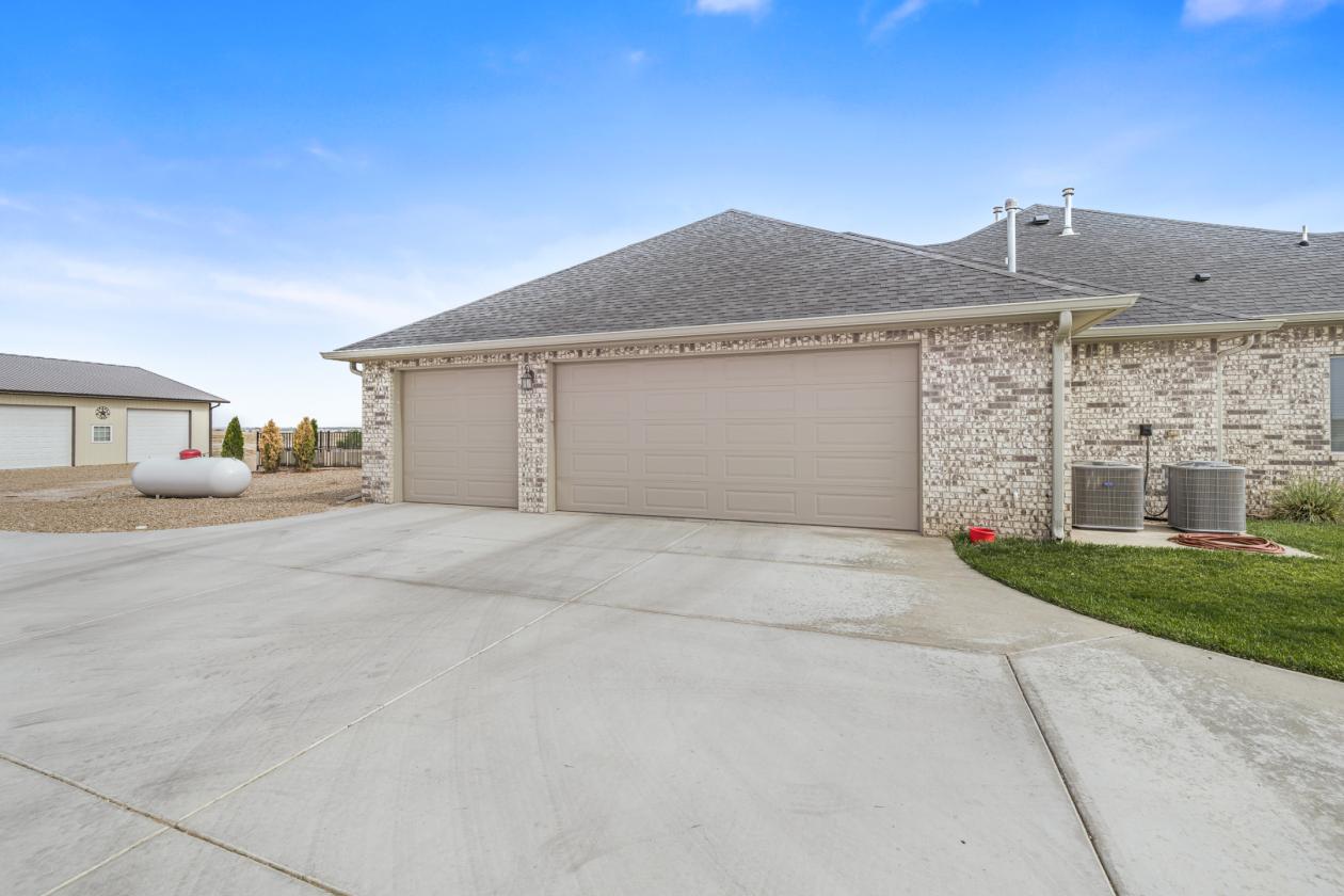 Beautiful Horse Property with a Pool! - photo 3