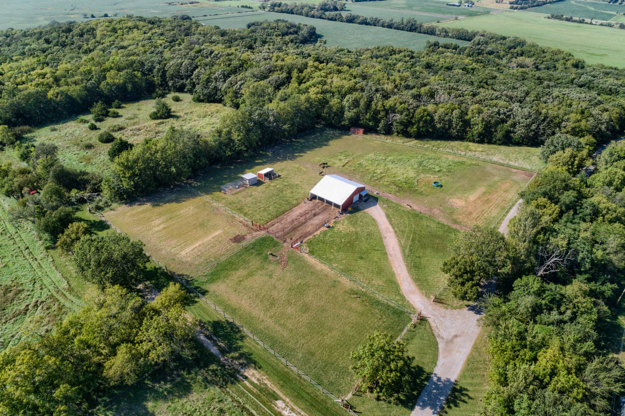 Horse farm for sale Lawrence, Douglas County, Kansas Horse farm for