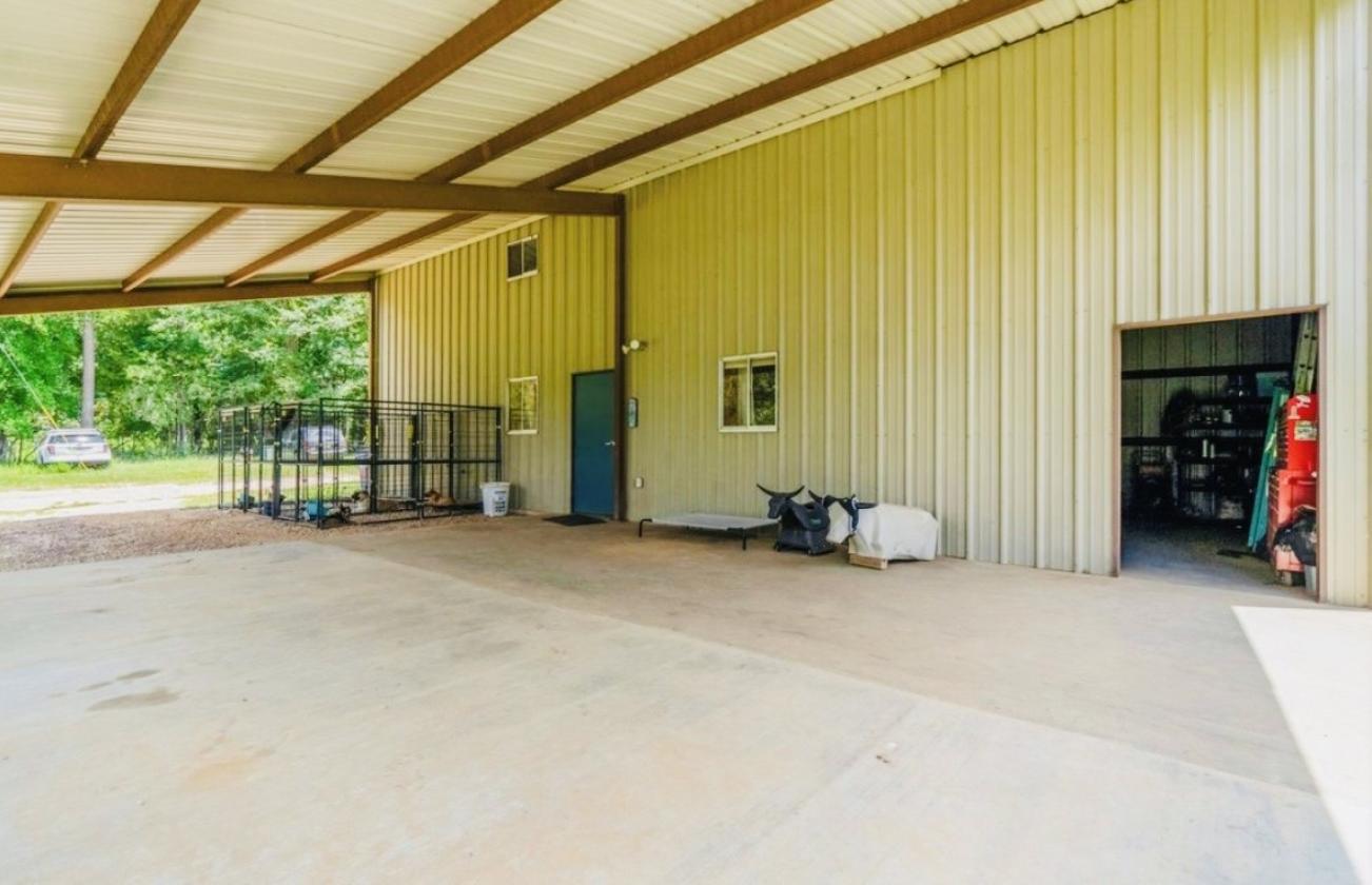Beautiful East Texas horse property - photo 19