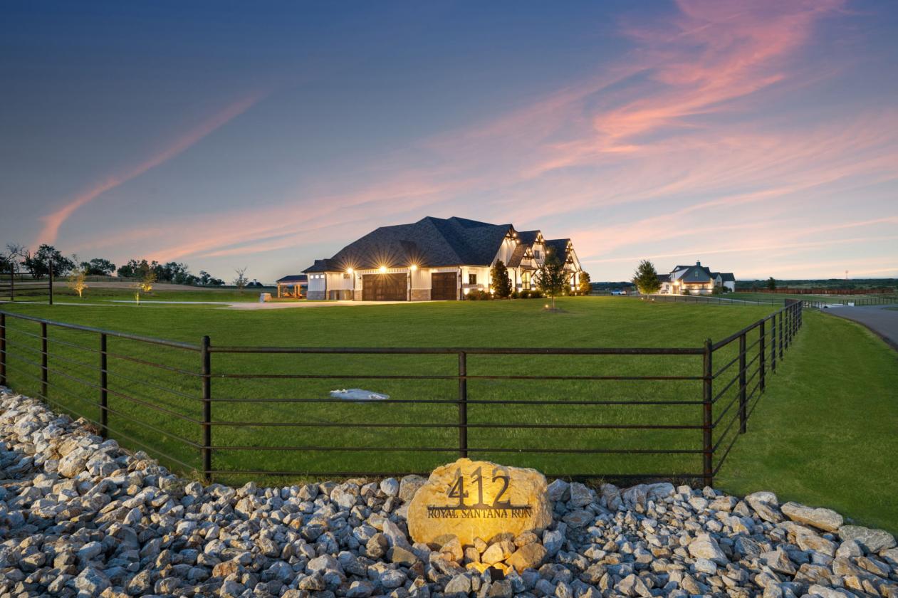 Horses Welcomed | Modern Luxury Farmhouse | 4 Acre - photo 22