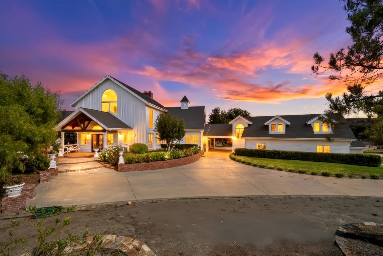 Horse Property for sale.