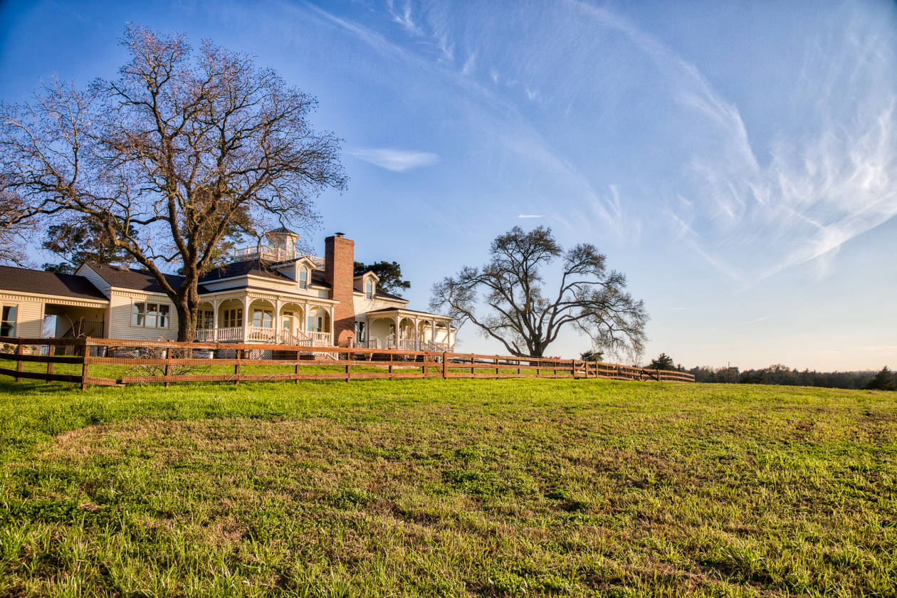 Blue Skies Ranch Exclusive Luxury Farmhouse Burton, Washington