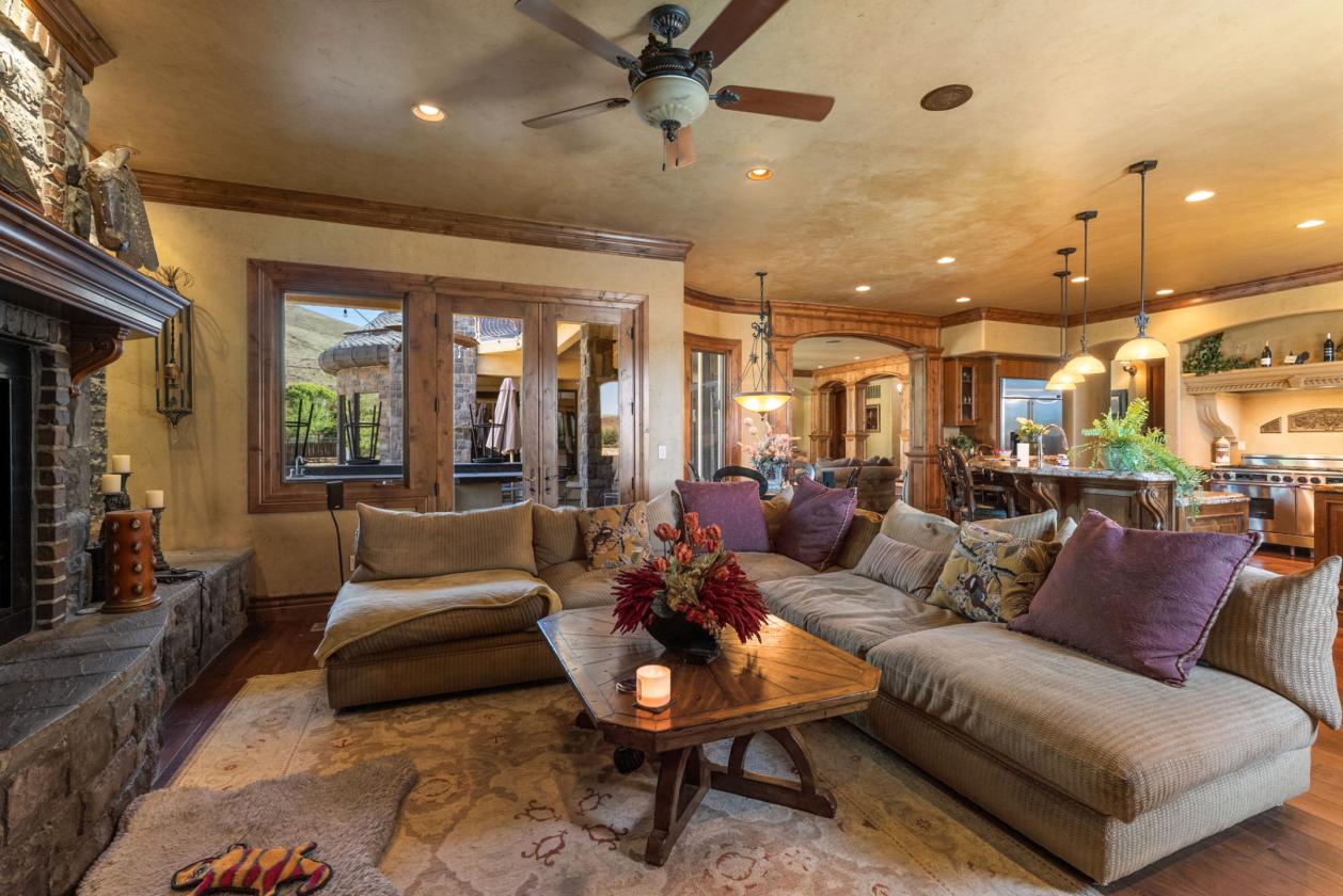 Extraordinary Estate in Pleasant Valley - photo 18