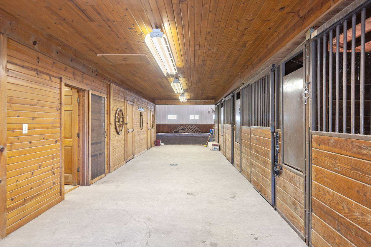 NEW PRICE! 38 ACRE HORSE FARM! - photo 21