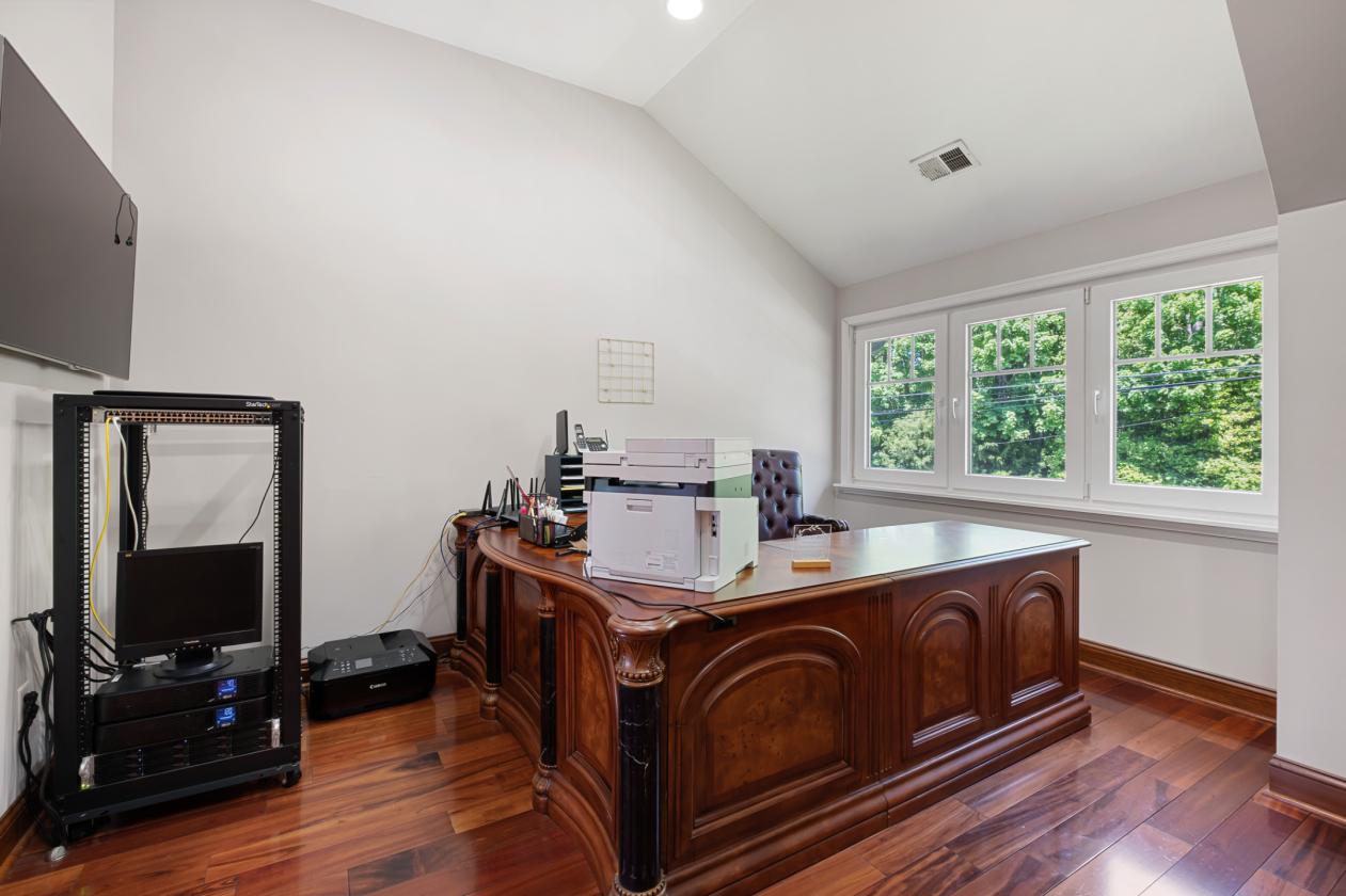 Barn Luxury Reimagined on 4.64 acres - photo 26