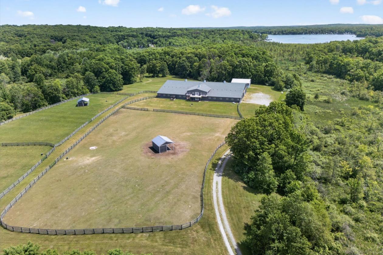 Luxury Equestrian estate with a large arena - photo 24
