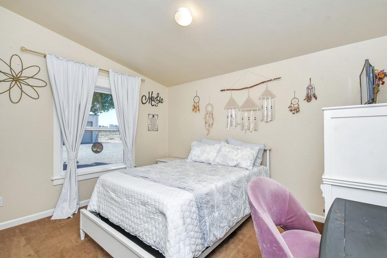 Premier Roping Property | Lighted Arena & Chute - photo 17