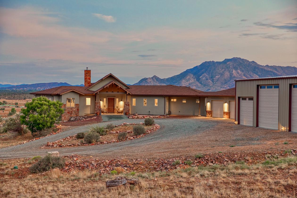 27 Acre Equestrian Dream Home w/ Views & Workshop - photo 16
