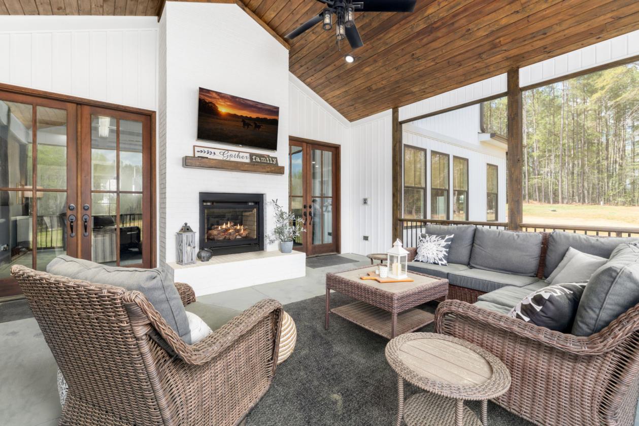 Luxury Farmette with 4 Stall Horse Barn & Arena - photo 12