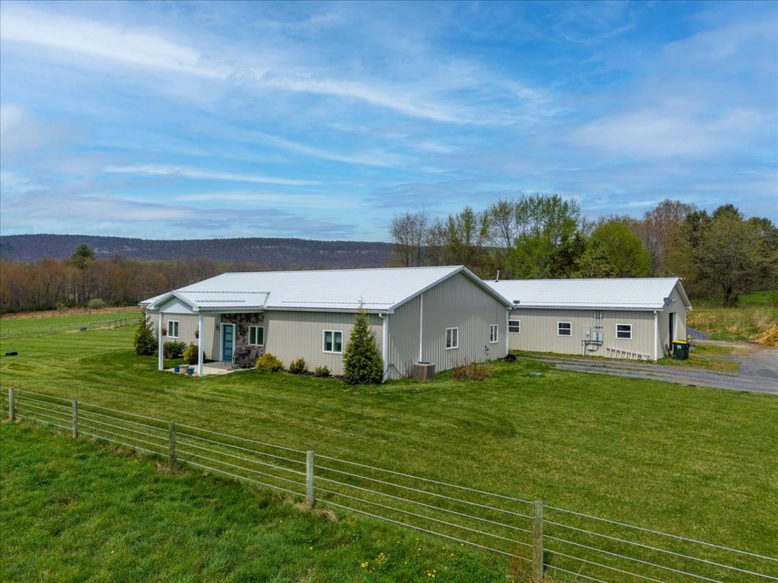 Turn-Key 13.5 Acre Equestrian Property with Barn - photo 27
