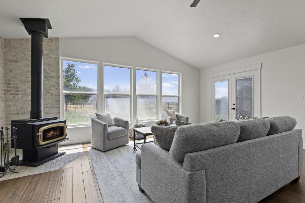 Beautiful Horse Property on 1 Acre - photo 5